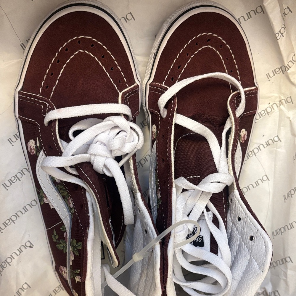 Vans Kids Sneakers in Burgundy and White
